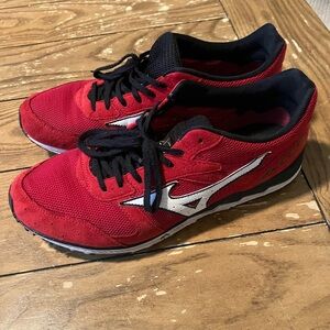 Mizuno Men's Red and Black Athletic Shoes